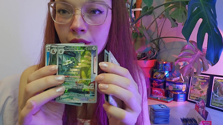 petitesubkitten: Asmr đồ chơi kéo tóc đỏ dễ thương