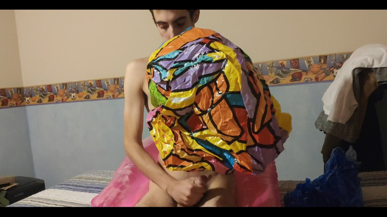Floatie Boy: Mastürbasyon yaparken birçok şişme botu patlatıyor!