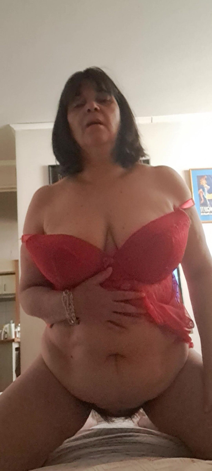 Mommy big hairy pussy: Visar upp heta MILF-bröst