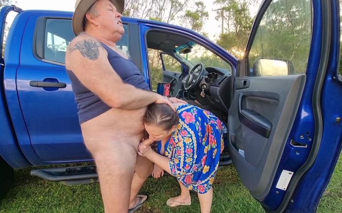WeAreFukBunnies: Andiamo al parco e scopiamo