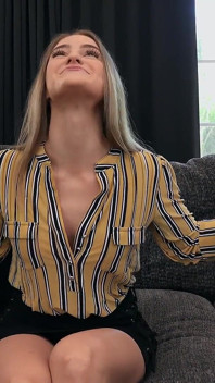Kenzie Madison与老教授重聚 - 前学生展示活泼的奶子，抖动和骑硬