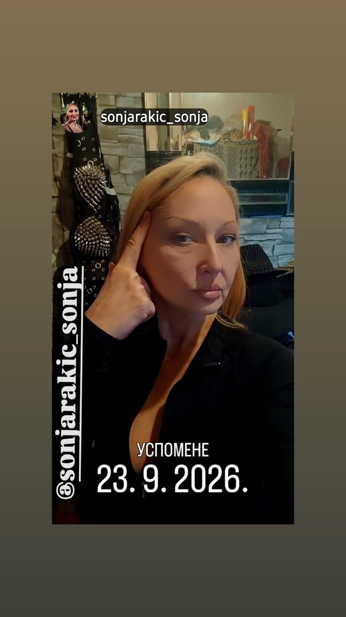 Dominatrix Redsonyja: เต้น