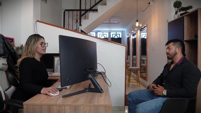 Juliana Rose: Jovem inexperiente vai se inscrever para um emprego, mas é rejeitada,...