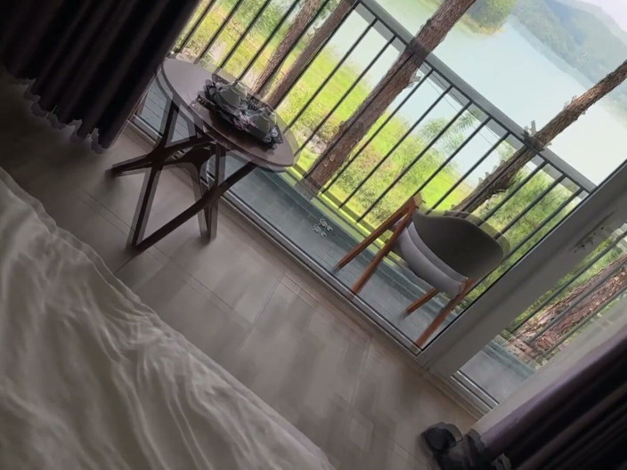 The_Last_Of_Emo: Bakış açısı: Emo üvey kız kardeşin ekstra gösterişli bir bikini seçti...