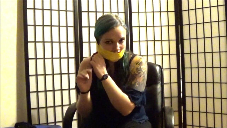 Selfgags classic: Studentessa del college imbavagliata