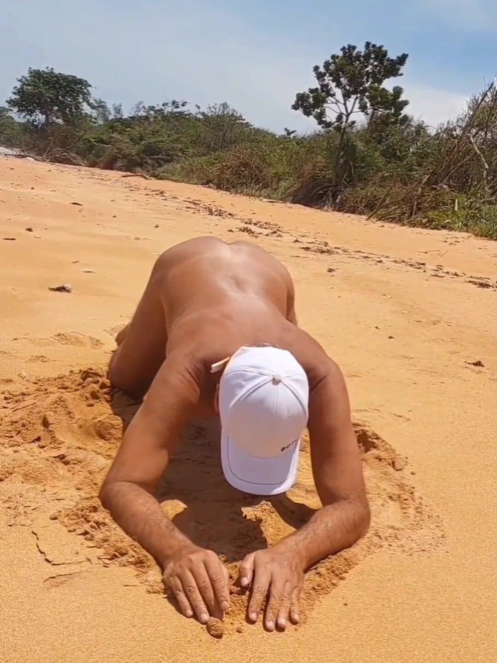 Ladysilvas: Ladysilva nua na exibição de sua bunda quente