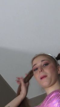 Redhead Sexy Teenie Dipping Flip Flops