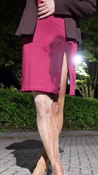 Ma Robe Rouge Et Mes Collants Brillants Sont Partout Pissés