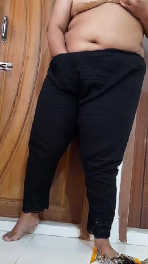 Aria Mia: Betrapt op masturberen in het hotel