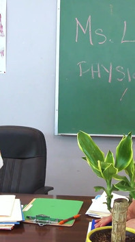 Geile professorin kann nicht unterrichten, wenn sie schwanz im kopf hat