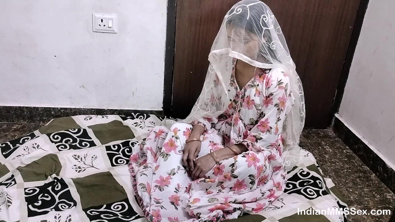 Indian Lesbians: Futând o soție indiancă sexy în gaura curului strâmtă