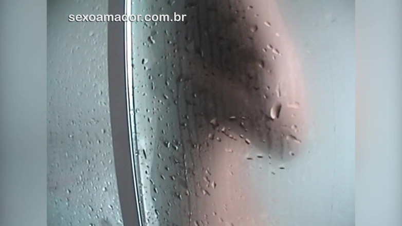 Amateurs videos: Safada menina deixa seu enteado com tesão filmá-la tomando banho