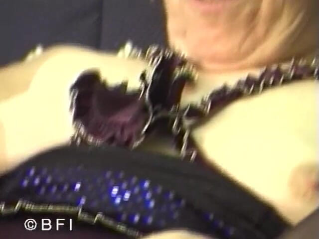 Mature Babes: Grannies like sperm on her face