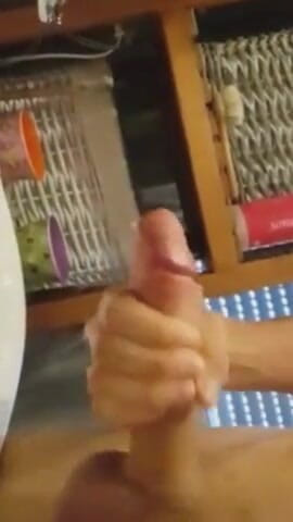 Horny gay: Büyük boşalmalı büyük yarak sikişmek istiyor