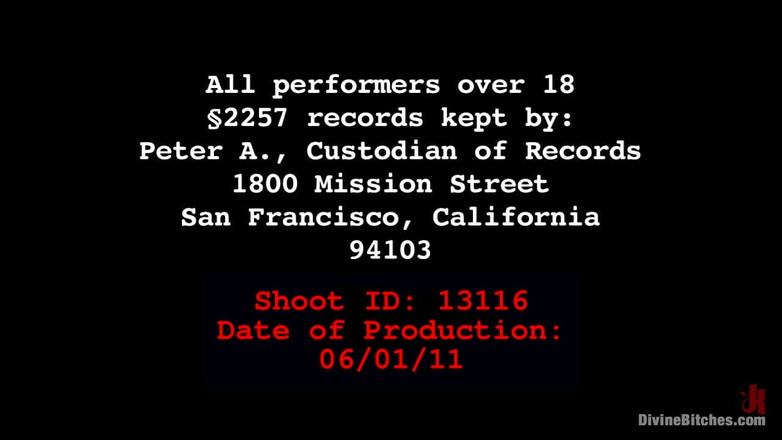 Divine Bitches by Kink: Fetish stoking selangkanng ini dientot habis-habisan sampai dia keenakan