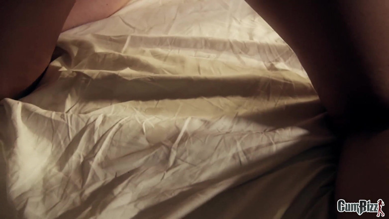 Cumbizz: Trick or treat MILF creampie gangbang Sabrina mendalam