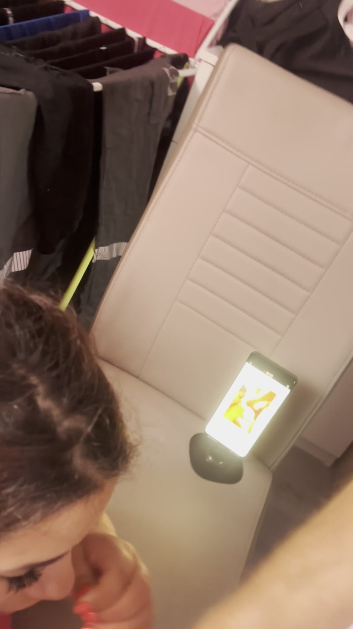 Miriamdavid97: Lutsch Den Kleinen Schwanz Des Cuckold-ehemanns Tief