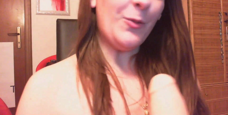 Nicoletta Embassi: Ta belle-mère coquine t’apprend à te masturber avec une poupée en...