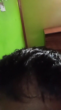 Filipínský Twink má parní sólo relaci s výbušným výstřikem