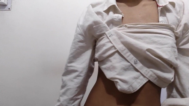 desigirl93: 可爱的网络摄像头女孩一次又一次地潮吹