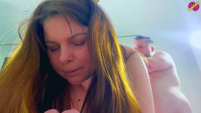 beauty_and_the_other_one: 热辣的素人人妻舔肛高潮