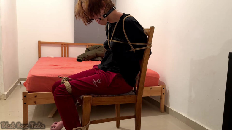 Miriam Slave: Miriam řídila ballgagged a slintala