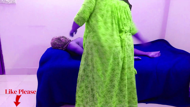 Aria Mia: Moje milf sexy macecha mě ošukala!