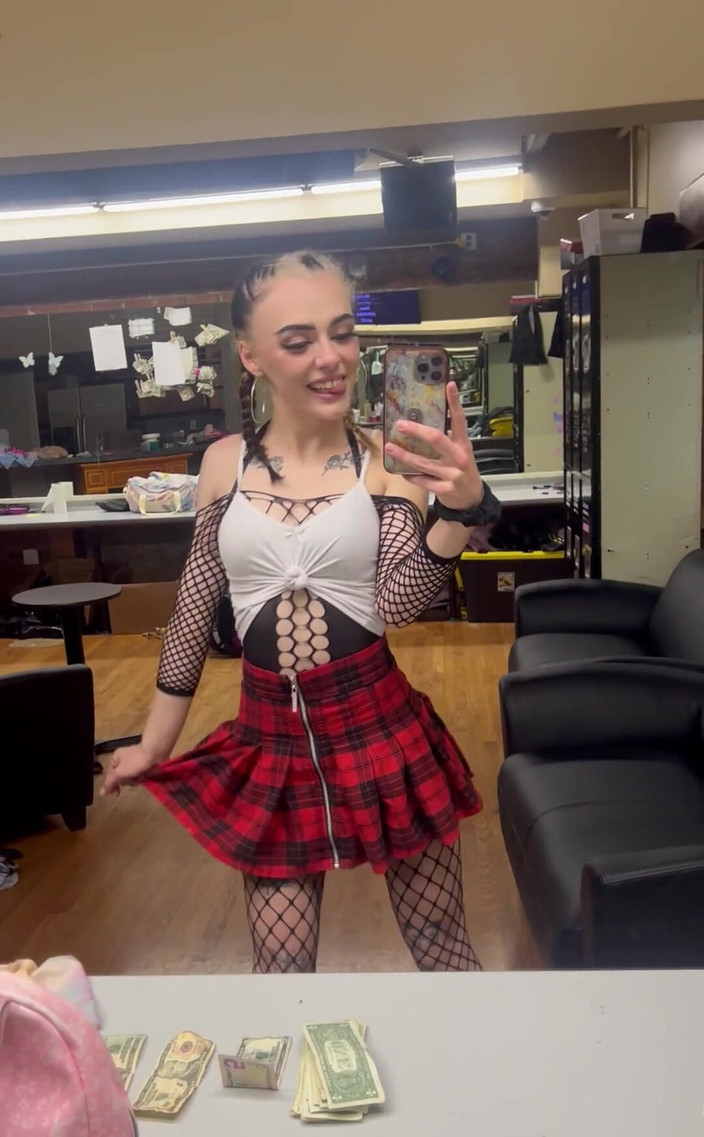 Kinkee Karma: Linda puta