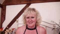 Dirty Doctors Clips - Mature British Lesbians: Keseronokan strap-on dengan Claire