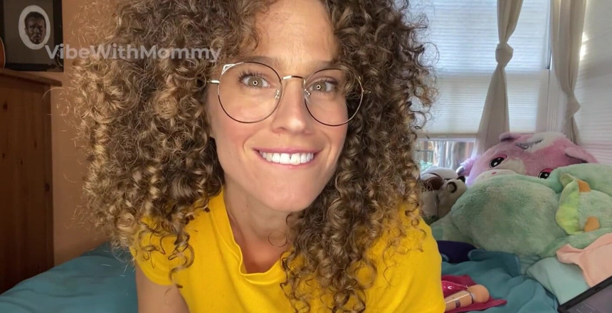 VibeWithMommy: Настоящий момент с мамочкой! Приходи мастурбировать на анальное порно со мной!