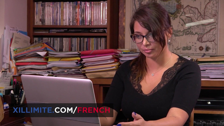 French girls at work: Due brune francesi sexy per un ragazzo fortunato