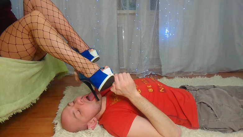 FoxyAndZaz: Girl in Short Dress Makes Guy Lick Feet