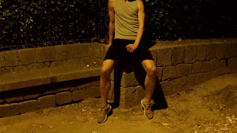 outdoor-fun: Crusing ve veřejném parku v noci - nahá