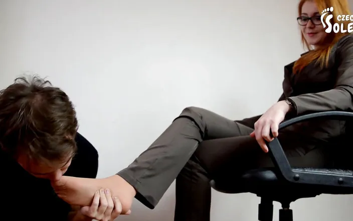 Czech Soles - foot fetish content: Foxy therapist uses footdom