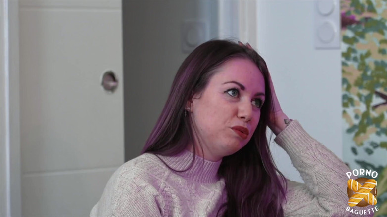 Porno Baguette: Leslie, bruna arrapata, vuole un cazzo duro