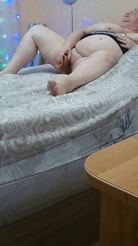 La matrigna con grandi tette e culo si masturba la figa episodio 4
