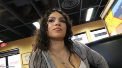 Babe Stare: Sexy burger rande s Tiou!