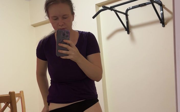 SweetLucy96: Снимаю одежду