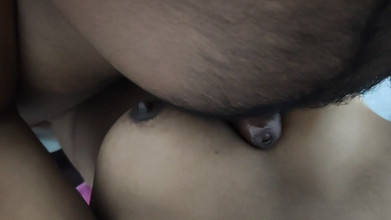 Buzzingadvaiser: Desi moster njuter av sex med grannpojken