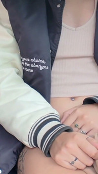 Náhodný cizinec šuká sexy teenagerku v jejím autě