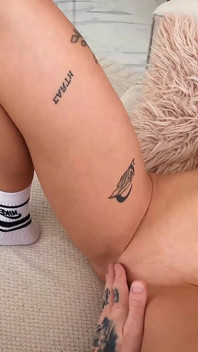 Ngentot memek mungilmu yang seksi di ghomestory
