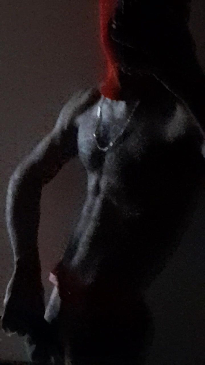 Dorian DomTop: La figa arrapata di natale ha iniziato a masturbarsi