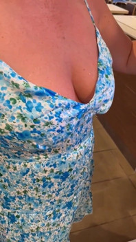 MILF jalang mani di Mcdonalds