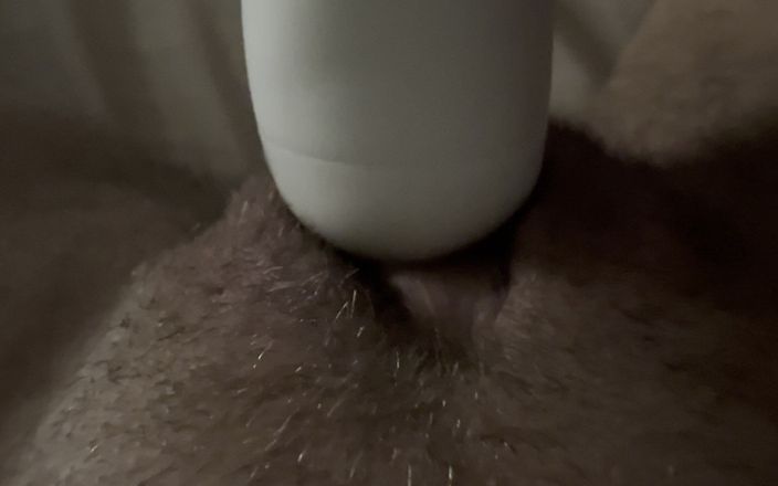Pussyboy for u: Ejaculez cu vibratorul meu pe clitorisul meu mare