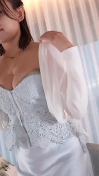 Former Secretary of a Major European Bank, Now an Active Sugarmomma. First Fling During a Temporary Return to Japan.