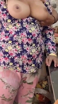 Šukám svoji nevlastní mámu ve věku 18 let