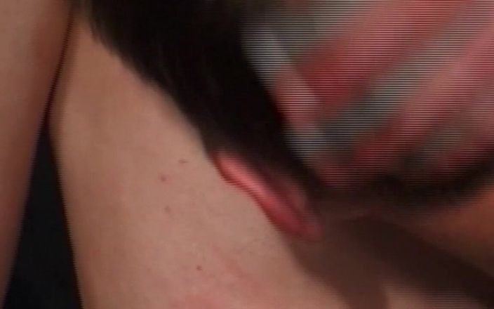 Just X Gays amateur porn: Papi pide una gran polla en su culo gimiendo y...