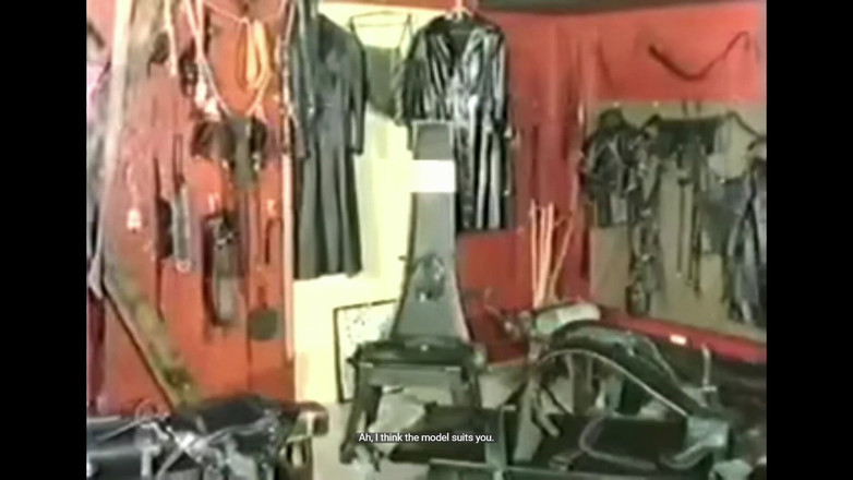 Bisco Birchwood Productions: Великолепная кожаная домина делает так, как ей нравится ее слугам!