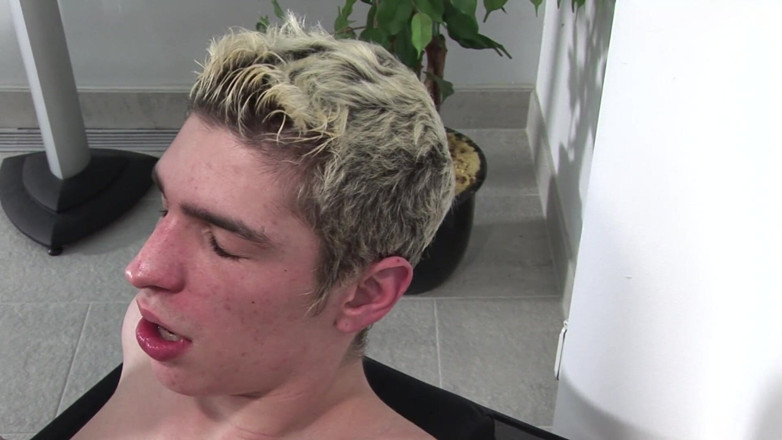 Bareback Boy Bangers: Due giovani gay belli si danno piacere a vicenda