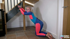 UKCuteGirl Lucy Lauren: Neopren-anzug, ketten & gesichtsbesamung